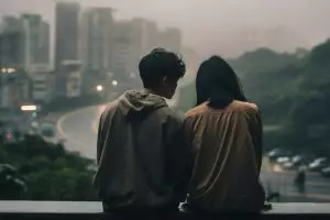 100 Kata-kata menyentuh hati pacar sedih, menguatkan di momen sulit