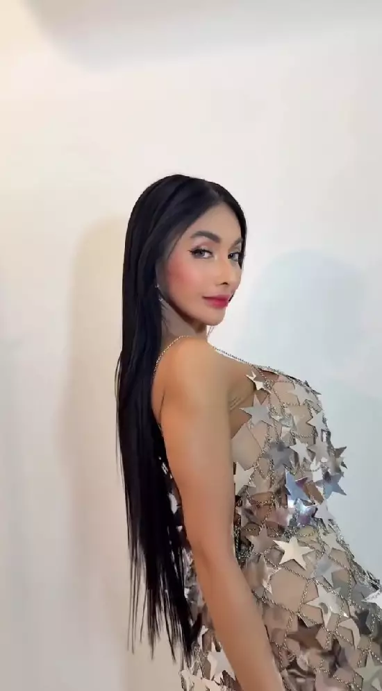 Denada kembali putuskan oplas dada © Instagram