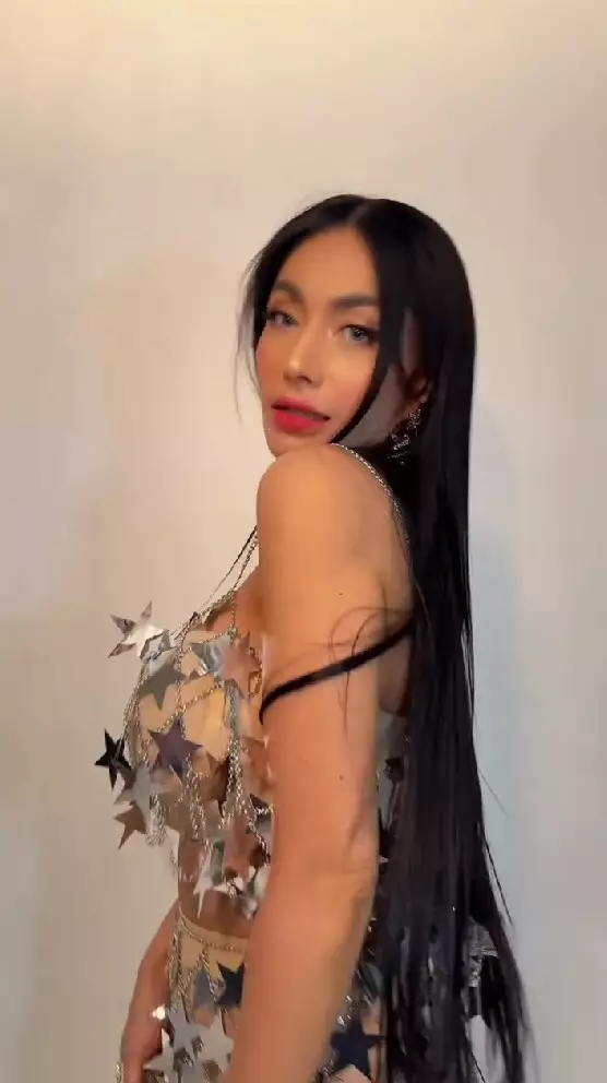 Denada kembali putuskan oplas dada © Instagram