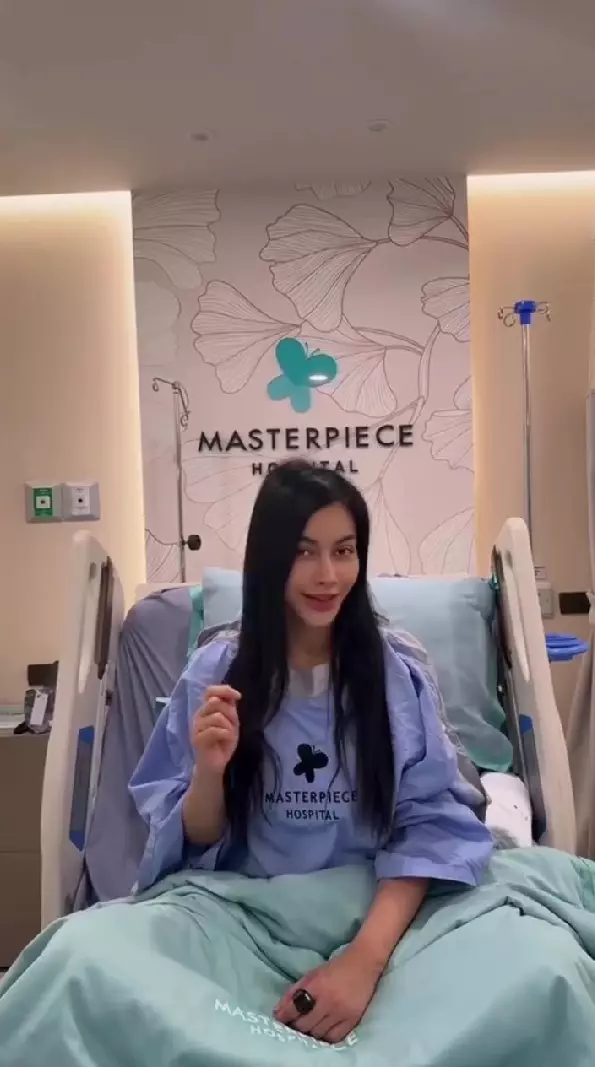 Denada kembali putuskan oplas dada © Instagram