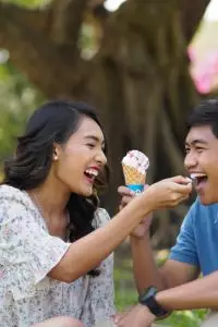 Cinta yang diterima bukan hanya tentang bahagia, tetapi tentang perasaan dihargai, diakui, dan dipilih.