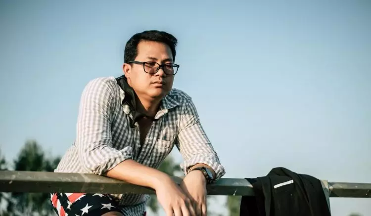 100 Kata-kata galau bahasa Jawa yang dalam rasanya, diam-diam ngena