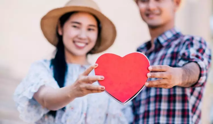 100 Kata-kata cinta penuh kesetiaan dan komitmen, cocok buat hubungan dewasa