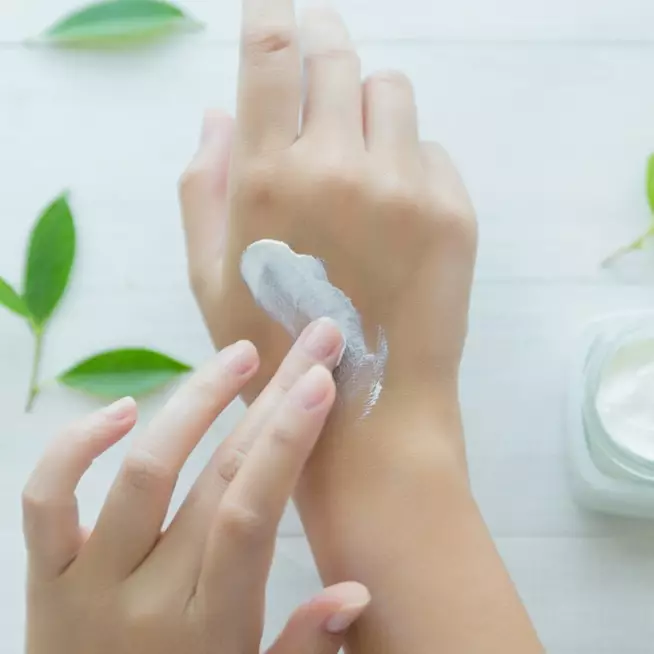 Trik bikin hand cream sendiri pakai 2 minyak ini bikin tangan kering dan kusam jadi auto lembut
