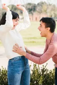 Banyak orang mencari gombalan yang tidak pasaran, tidak cringe berlebihan, tapi tetap mampu menyentuh perasaan.