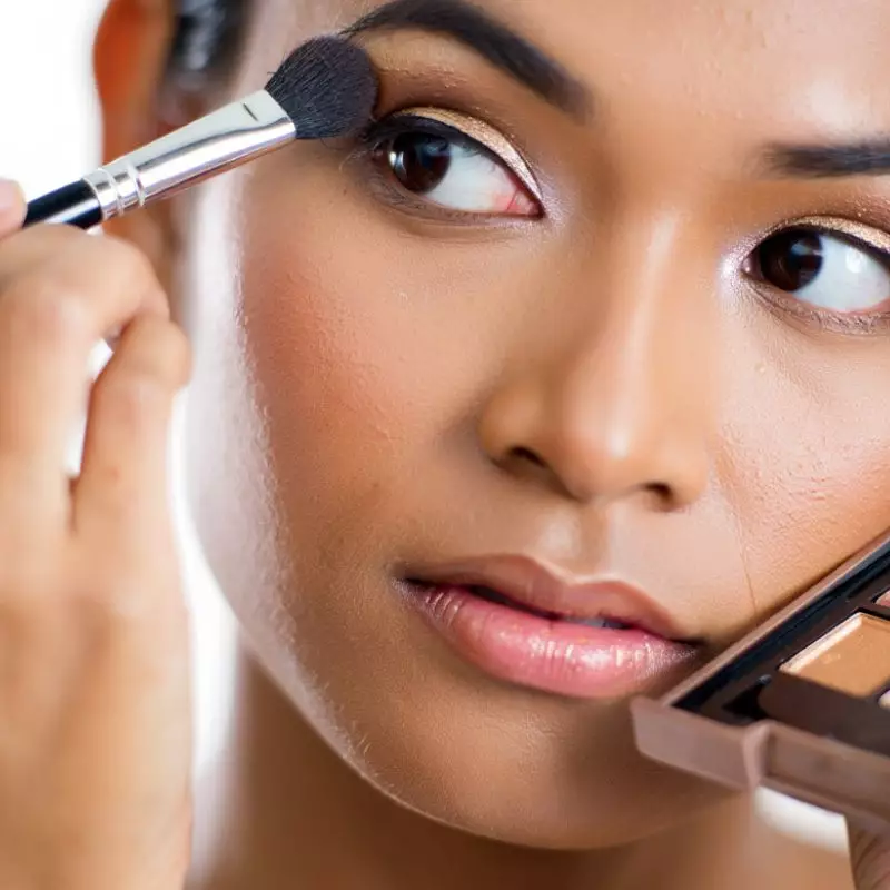 5 Rekomendasi eyeshadow harga pelajar, murah, pigmented, dan nggak gampang fall out