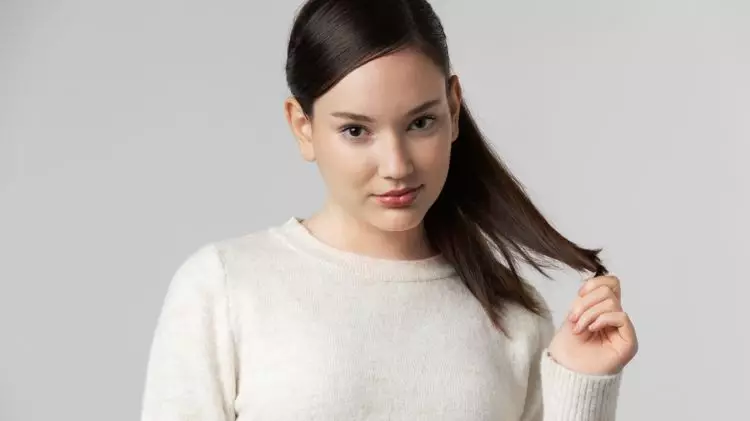 Gak perlu castor oil, ini trik atasi rambut tipis dan beruban pakai 1 bumbu dapur, lebat dan berkilau