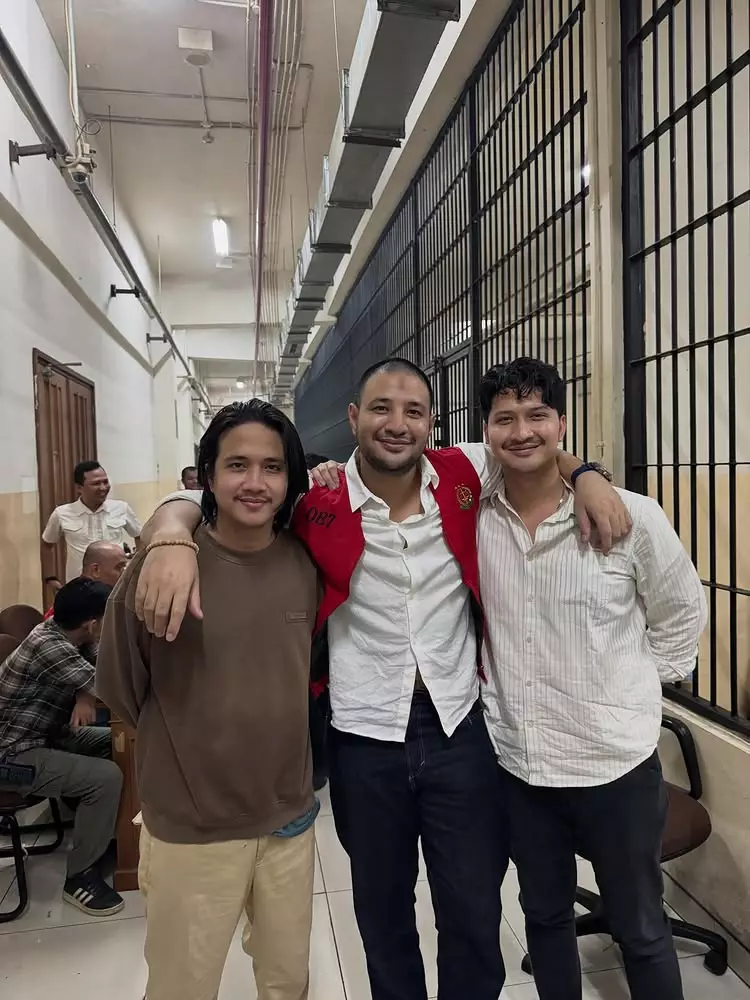 Foto Ammar Zoni bersama Aditya Zoni dan Panji Zoni © 2025 brilio.net