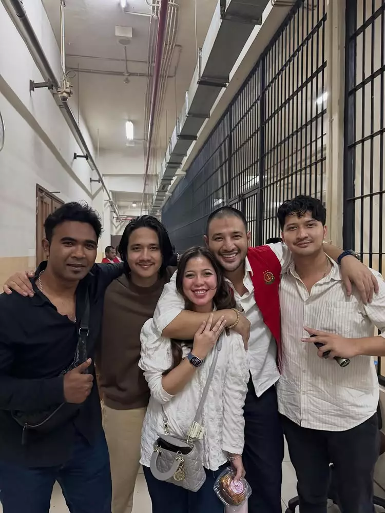 Foto Ammar Zoni bersama Aditya Zoni dan Panji Zoni © 2025 brilio.net