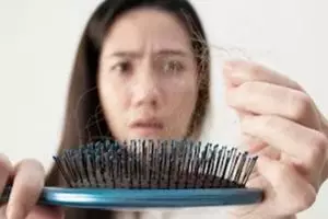 Trik kembalikan rambut uban jadi hitam lagi tanpa minyak argan, cuma dengan 1 sumber karbo