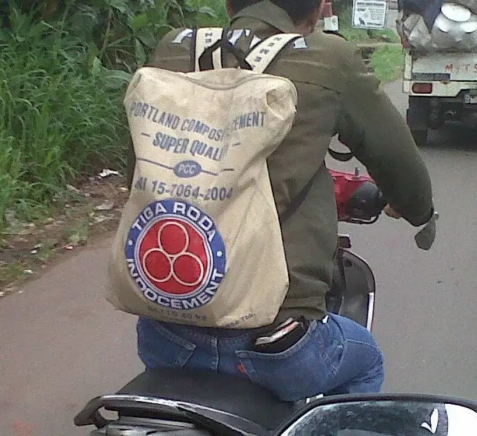 momen orang pakai tas © berbagai sumber momen orang pakai tas © berbagai sumber