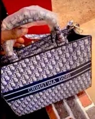 momen orang pakai tas © berbagai sumber momen orang pakai tas © berbagai sumber