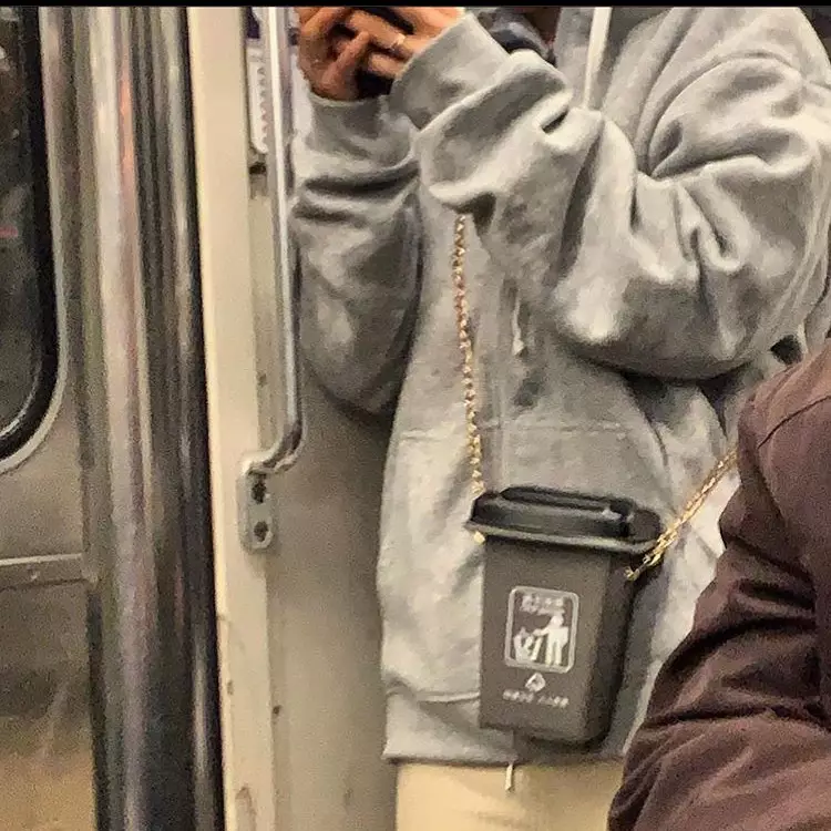 momen orang pakai tas © berbagai sumber momen orang pakai tas © berbagai sumber