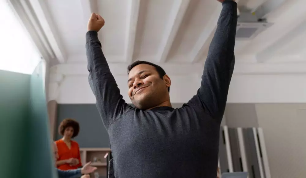 100 Kata-kata motivasi kerja keras dalam bahasa Inggris dan artinya, bikin semangat bangkit lagi © 2025 brilio.net