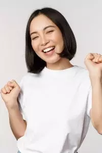 Kata-kata bijak tentang bahagia sering menjadi teman diam saat hati diliputi rasa sepi.