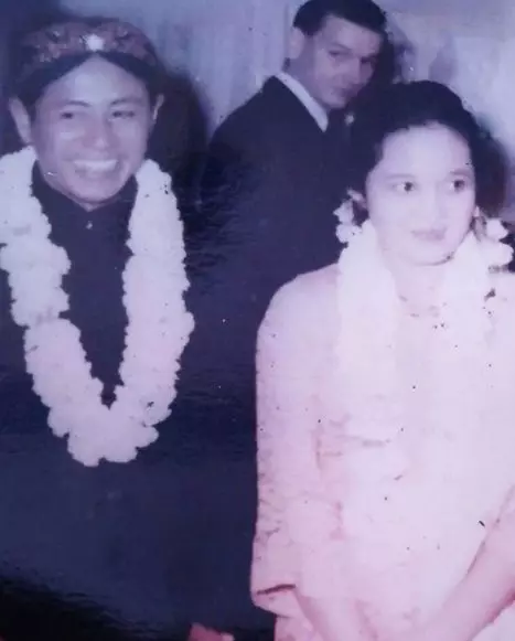 potret lawas pernikahan orang tua seleb © berbagai sumber