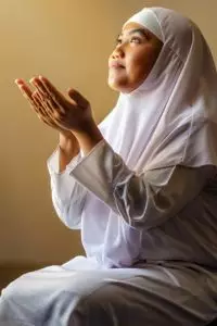 Menjalankan ibadah ini menjadi momen istimewa untuk mendekatkan diri kepada Allah SWT.