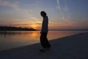 100 Kata-kata sedih anak kedua, penuh arti dan makna