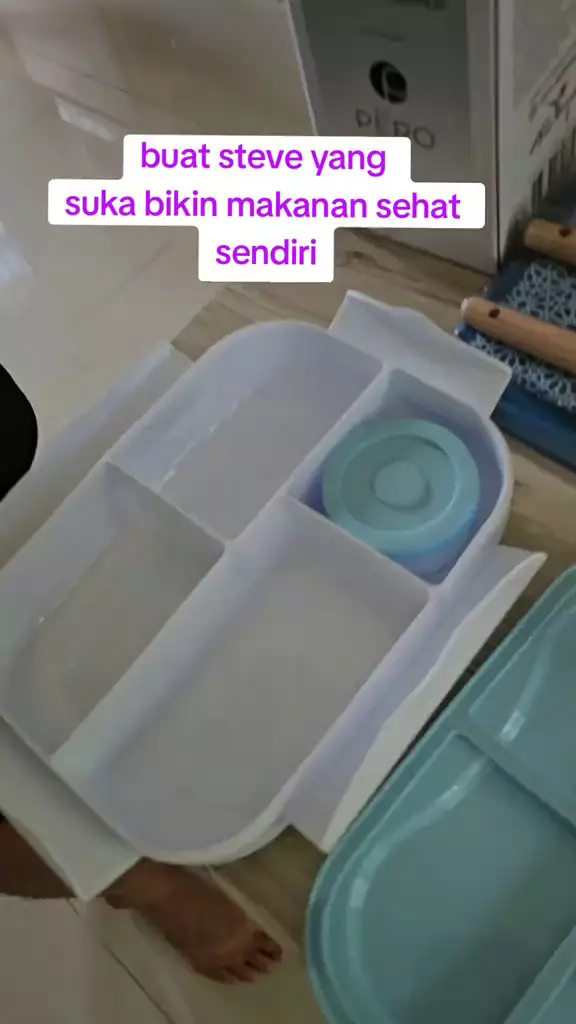 Andi Soraya beri kado ulang tahun ke Steven Emmanuel  © 2025 TikTok