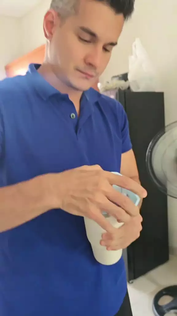 Andi Soraya beri kado ulang tahun ke Steven Emmanuel  © 2025 TikTok