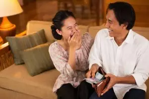 100 Kata-kata gombalan buat suami pas awal bulan, bikin Pak Suami nggak kuat nahan tawa