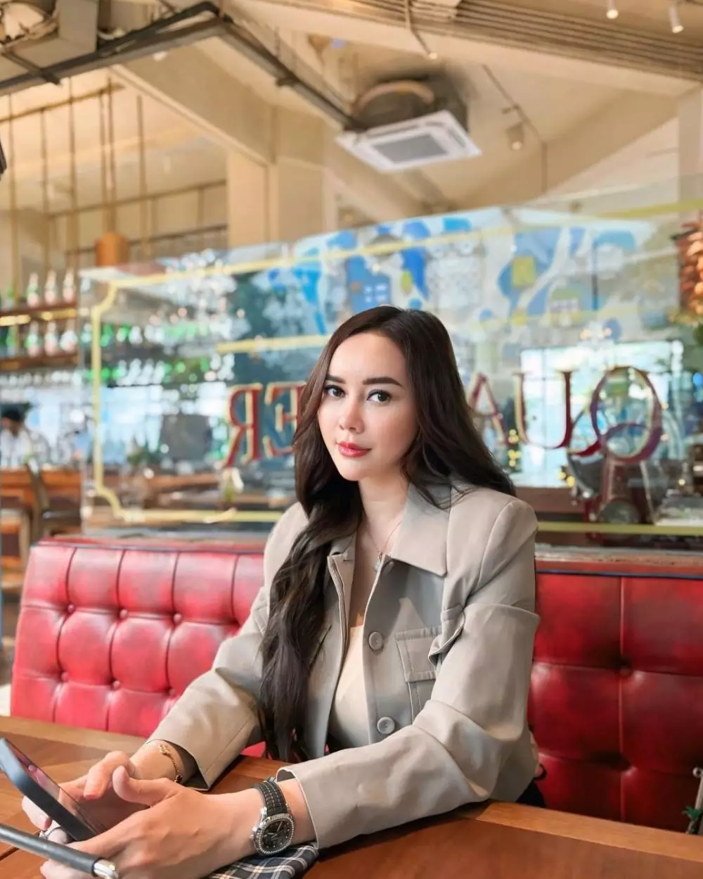 tanggapan pihak Aura Kasih bakal dipanggil KPK © Instagram