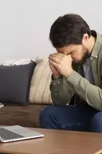 Dari kata-kata tersebut, kesedihan tidak lagi terasa sendirian, karena setiap makna seolah memahami perih yang tak terucap.