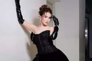 9 Potret Ayu Ting Ting zaman orkes keliling, alis segaris tapi karisma nggak main-main