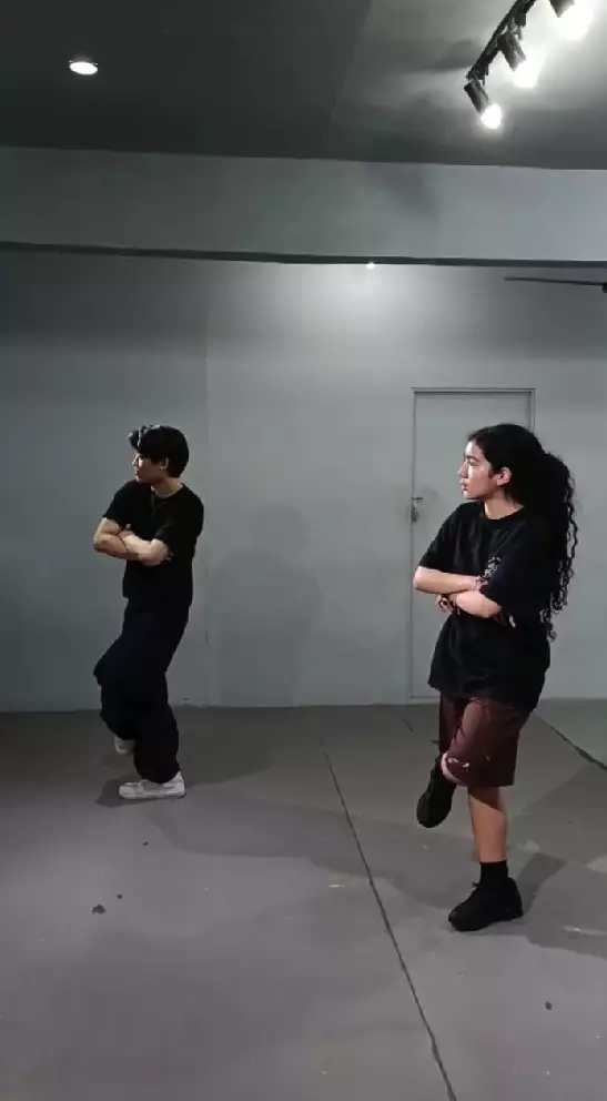 Leticia Joseph latihan catwalk © Instagram