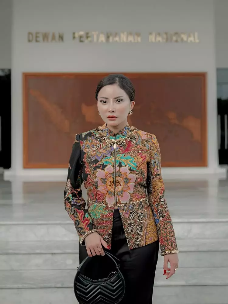 Ayu Aulia eks model majalah dewasa staf kreatif Kemhan © 2025 Instagram