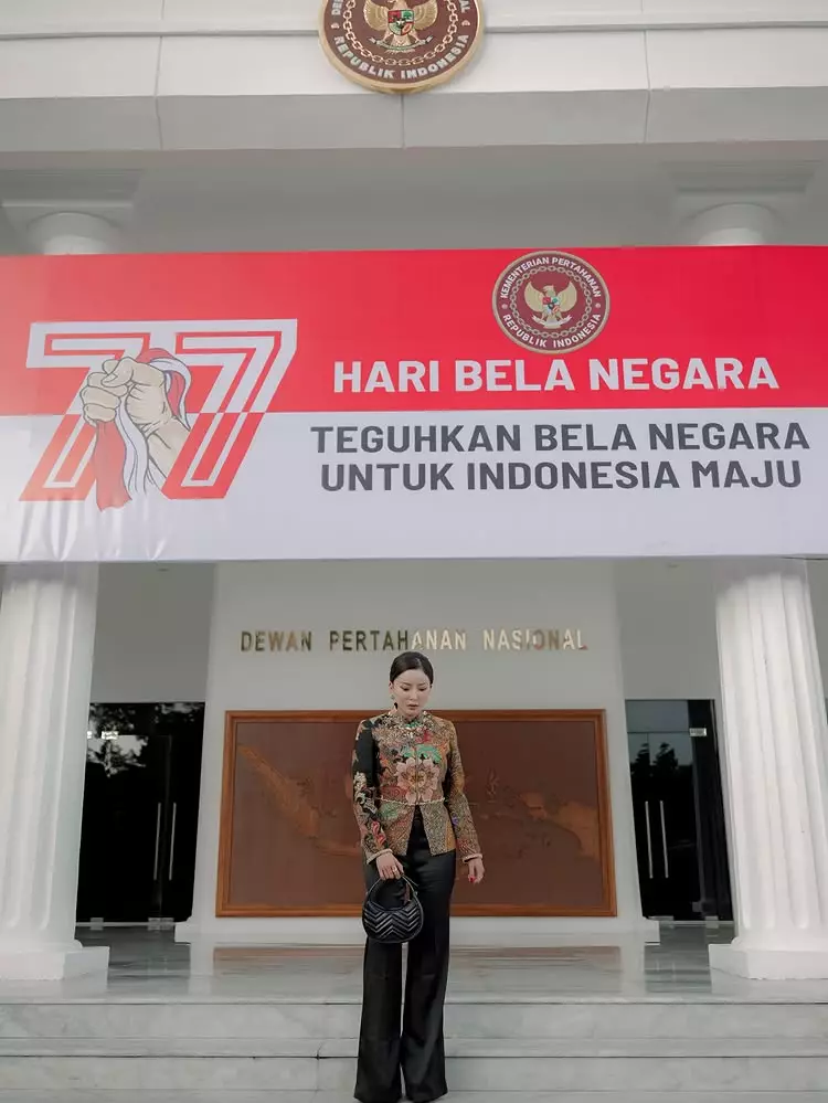 Ayu Aulia eks model majalah dewasa staf kreatif Kemhan © 2025 Instagram