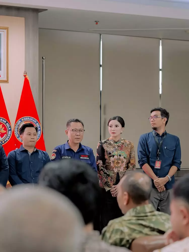 Ayu Aulia eks model majalah dewasa staf kreatif Kemhan © 2025 Instagram