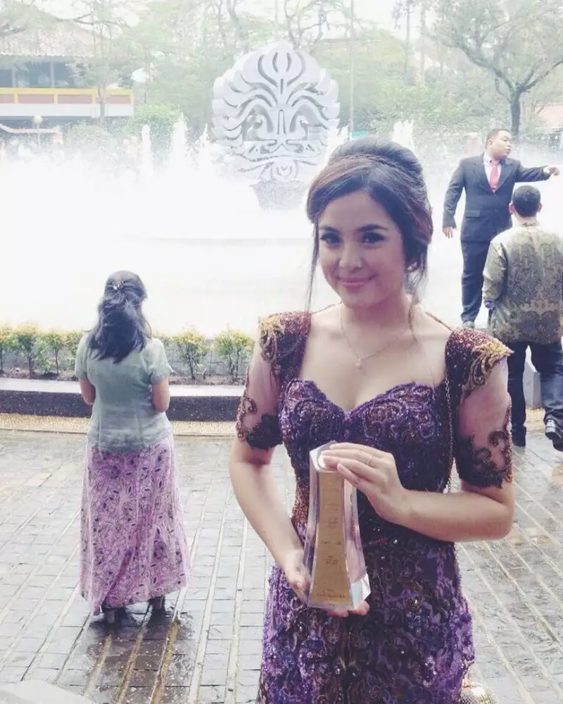 potret lawas penyanyi saat kuliah © instagram