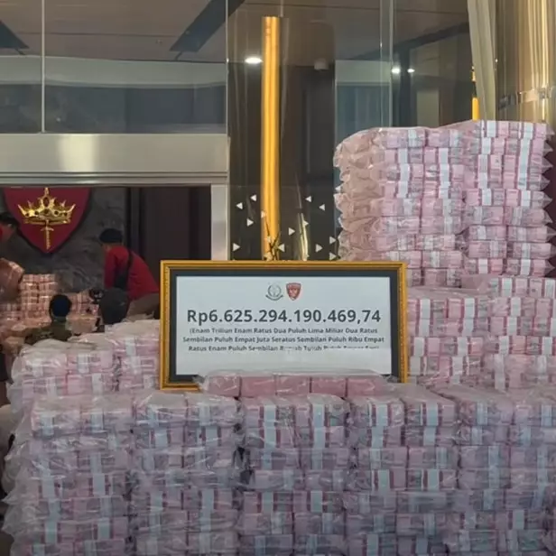 Penampakan 'gunung' uang Rp6,62 T sitaan Kejagung yang penuhi pintu gedung, diserahkan ke pemerintah