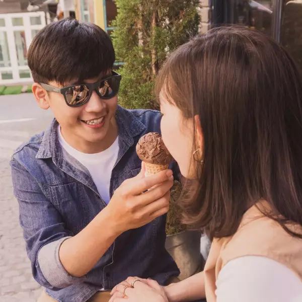 100 Kata-kata gombalan saat first meet, bikin gebetan langsung salah tingkah