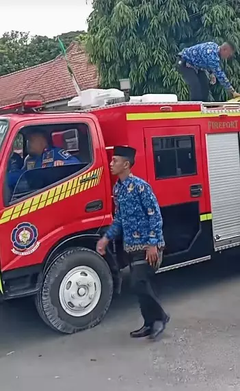 petugas damkar Kabupaten Lebak gercep © Instagram petugas damkar Kabupaten Lebak gercep © Instagram