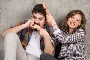 100 Kata-kata romantis buat pacar yang lagi PMS, bikin mood doi bahagia