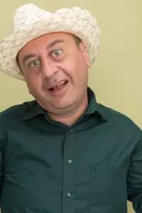 Meski terdengar aneh atau lebay, pantun-pantun ini efektif bikin mood jadi lebih ceria. 