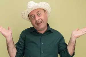 50 Pantun romantis nyeleneh ala bapak-bapak Facebook, absurd tapi bikin baper