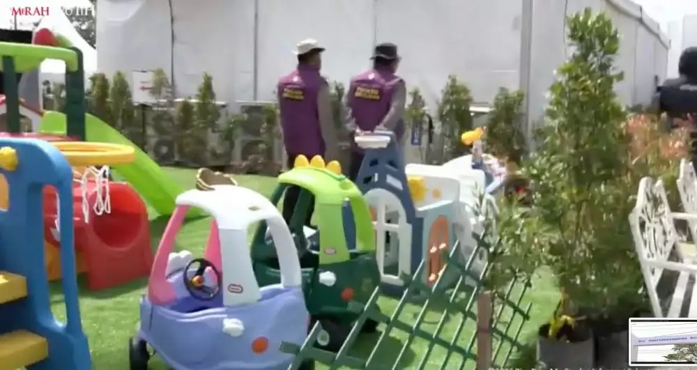 Huntara Aceh Tamiang TikTok/@lifeathk; YouTube/@SekretariatPresiden