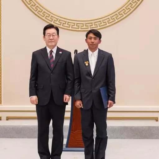 Aksi heroik Sugianto, WNI yang selamatkan lansia di Korea Selatan terima penghargaan presiden