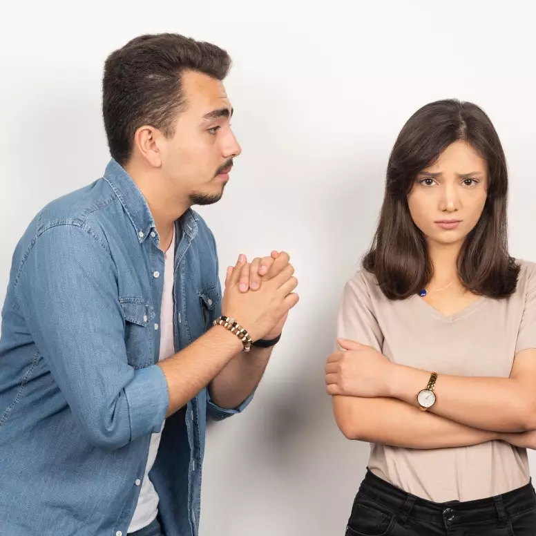 50 Kata-kata minta maaf buat pacar terbaru 2026, paling ampuh bikin si dia luluh