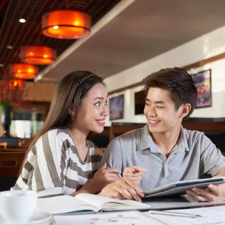 30 Gombalan maut untuk pasangan yang siap sedia mendukung karier, cara manis puji suami