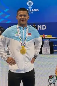 Rizki tidak hanya membawa pulang medali emas SEA Games 2025, tapi juga sukses menghancurkan rekor dunia lama.