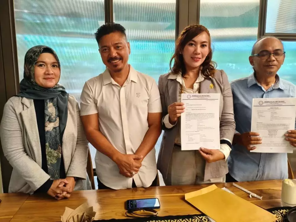 adly fairuz gugatan perdata foto: Instagram/@adlyfairuz; KapanLagi adly fairuz gugatan perdata foto: Instagram/@adlyfairuz; KapanLagi