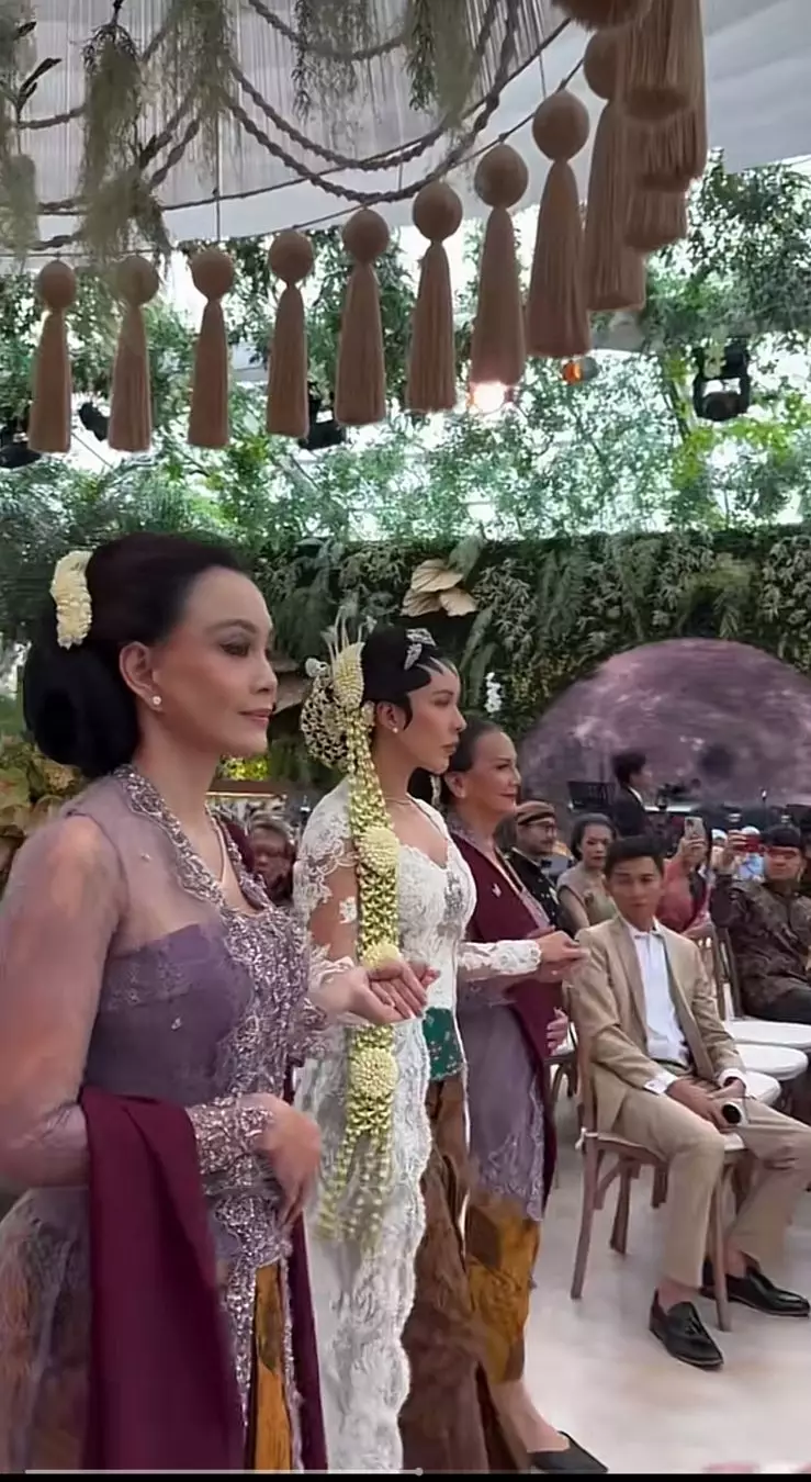 Pernikahan Darma Mangkuluhur berbagai sumber