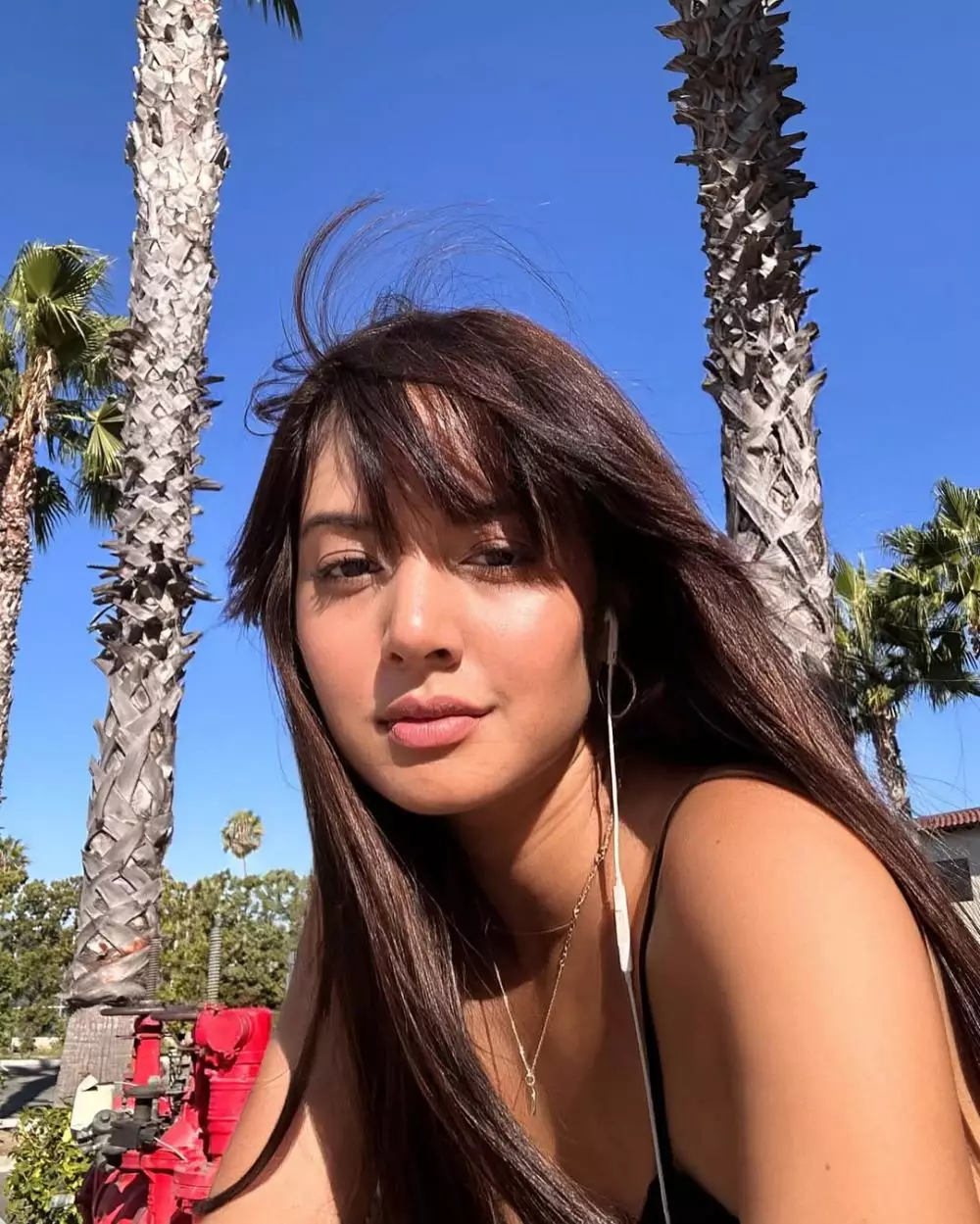 Broken Strings Aurelie Moeremans Instagram @aurelie