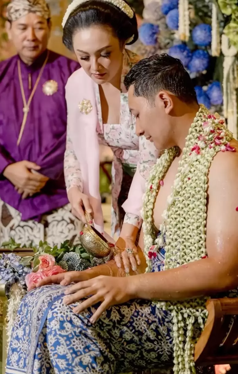 Tata Cahyani Mantu berbagai sumber