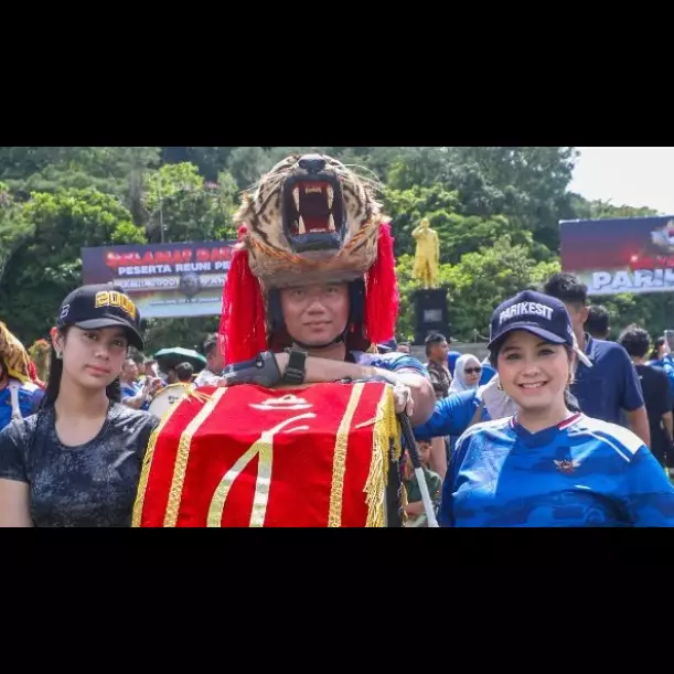 7 Potret Annisa Pohan dampingi AHY reuni di Akmil, tuai doa agar kehamilan berjalan lancar