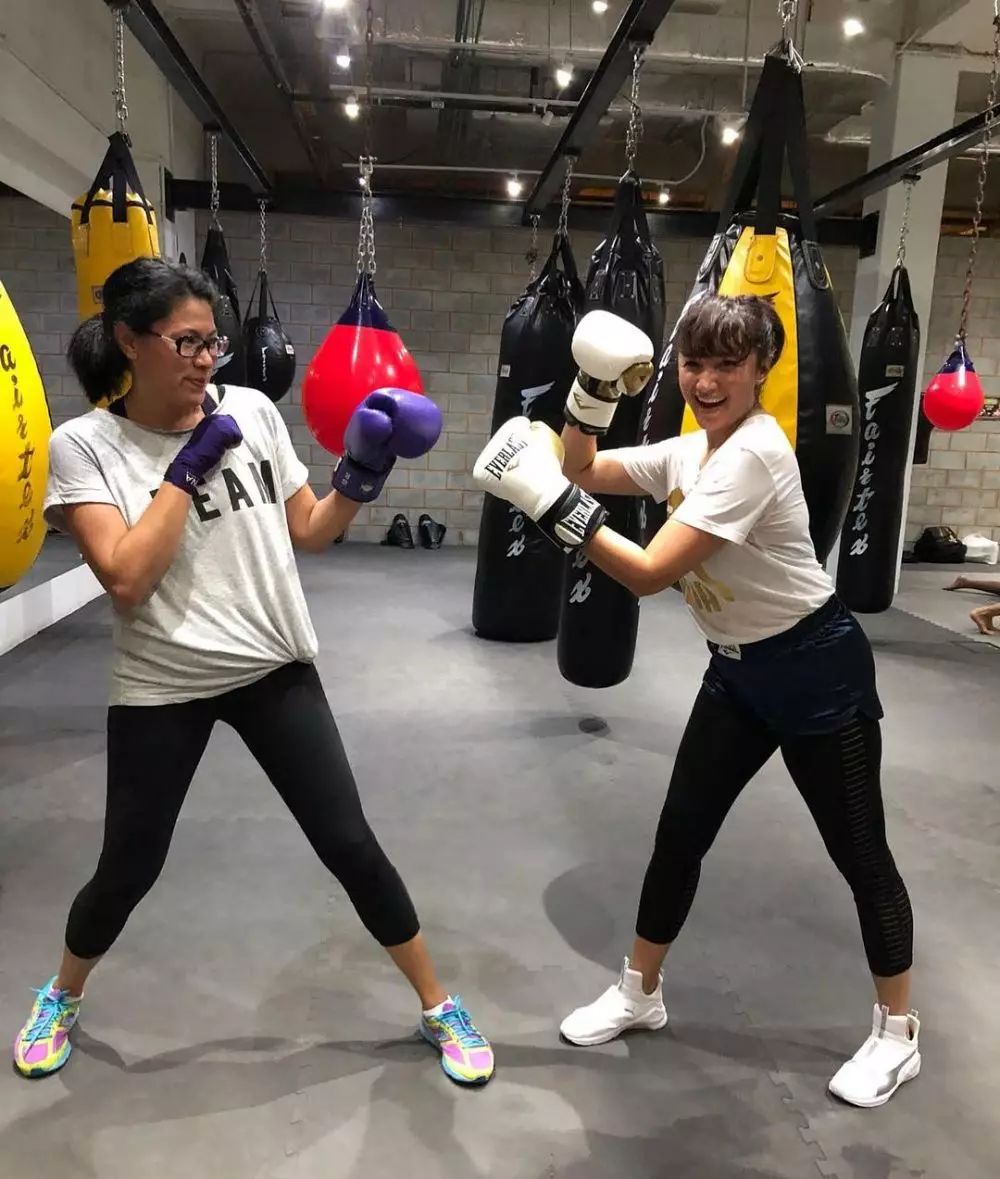 Rahasia Awet Muda Tata Cahyani Instagram @tatacahyani